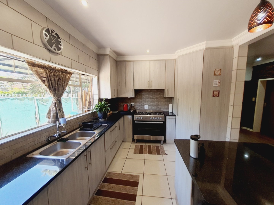 3 Bedroom Property for Sale in Annlin Gauteng