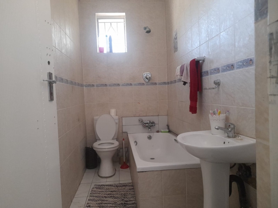 6 Bedroom Property for Sale in Winchester Hills Gauteng