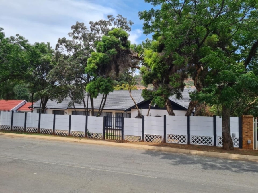 6 Bedroom Property for Sale in Winchester Hills Gauteng