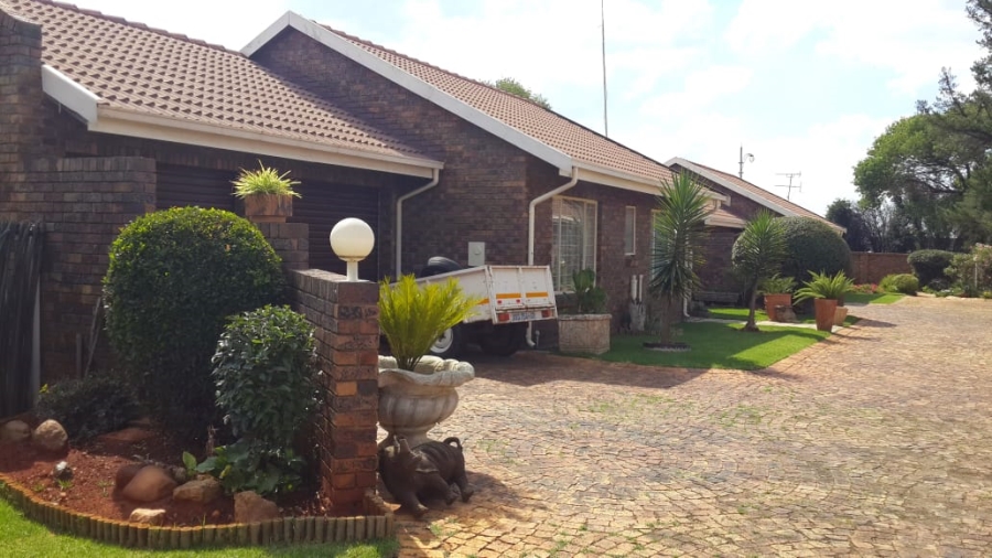 3 Bedroom Property for Sale in Dal Fouche Gauteng