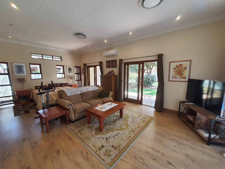 4 Bedroom Property for Sale in Silver Lakes Golf Estate Gauteng