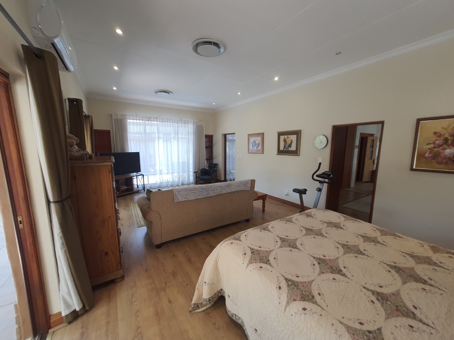 4 Bedroom Property for Sale in Silver Lakes Golf Estate Gauteng