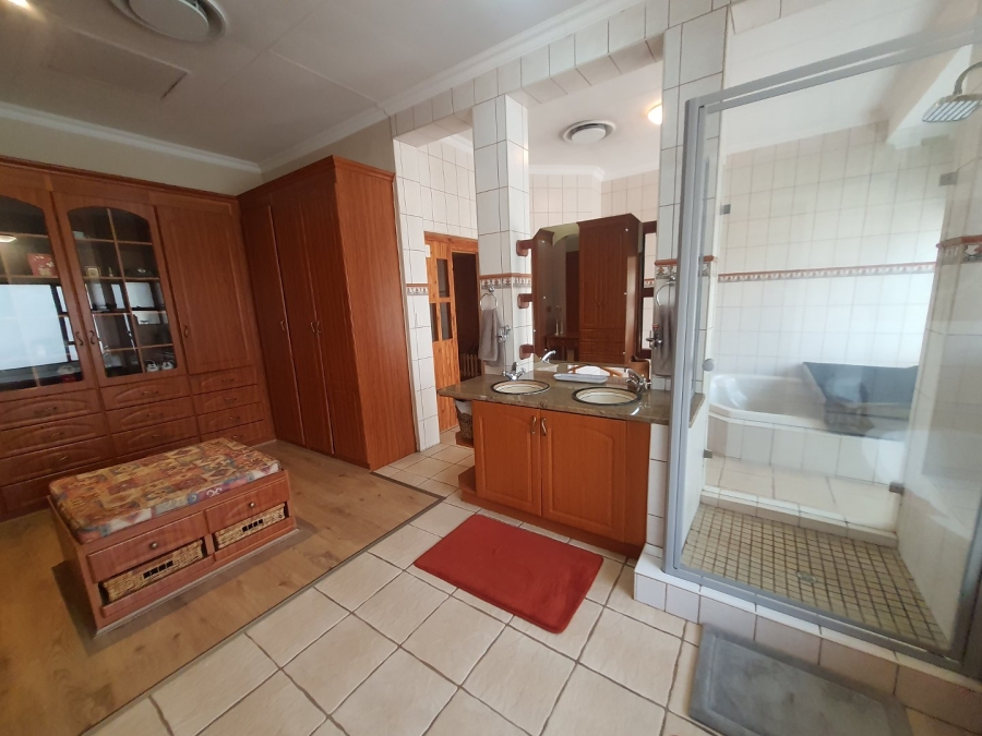 4 Bedroom Property for Sale in Silver Lakes Golf Estate Gauteng