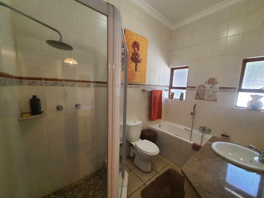 4 Bedroom Property for Sale in Silver Lakes Golf Estate Gauteng