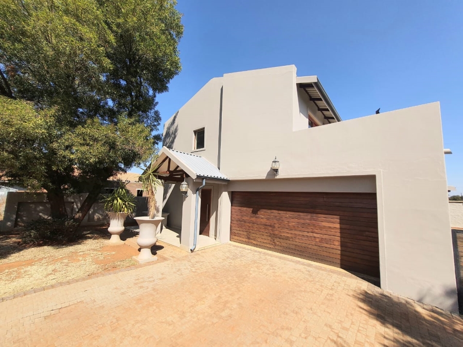 2 Bedroom Property for Sale in Olympus AH Gauteng