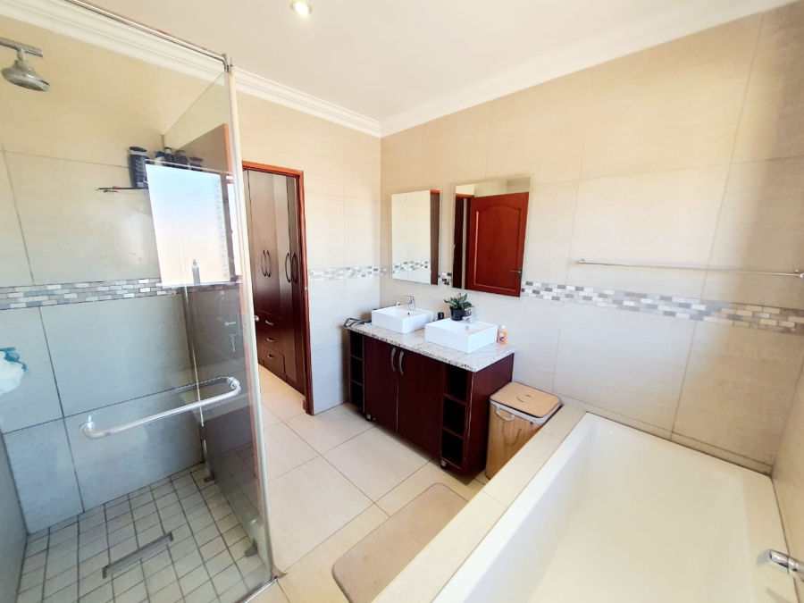 2 Bedroom Property for Sale in Olympus AH Gauteng