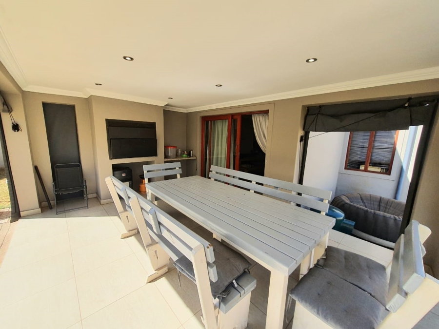 2 Bedroom Property for Sale in Olympus AH Gauteng