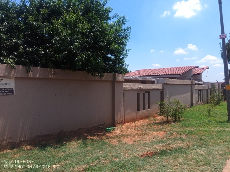 To Let 3 Bedroom Property for Rent in Dawn Park Gauteng