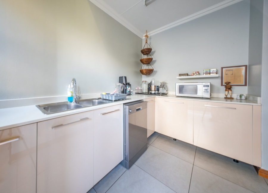4 Bedroom Property for Sale in Lakeside Village Gauteng