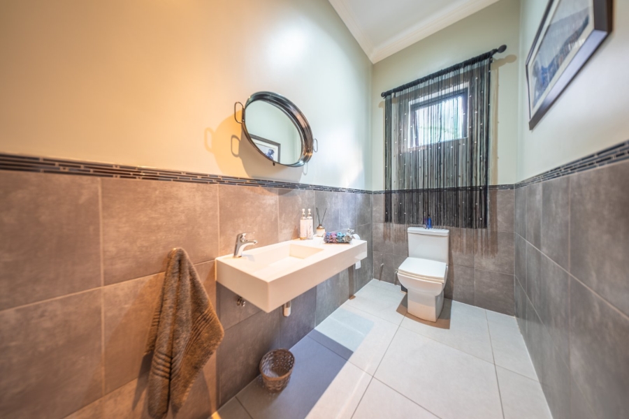 4 Bedroom Property for Sale in Lakeside Village Gauteng