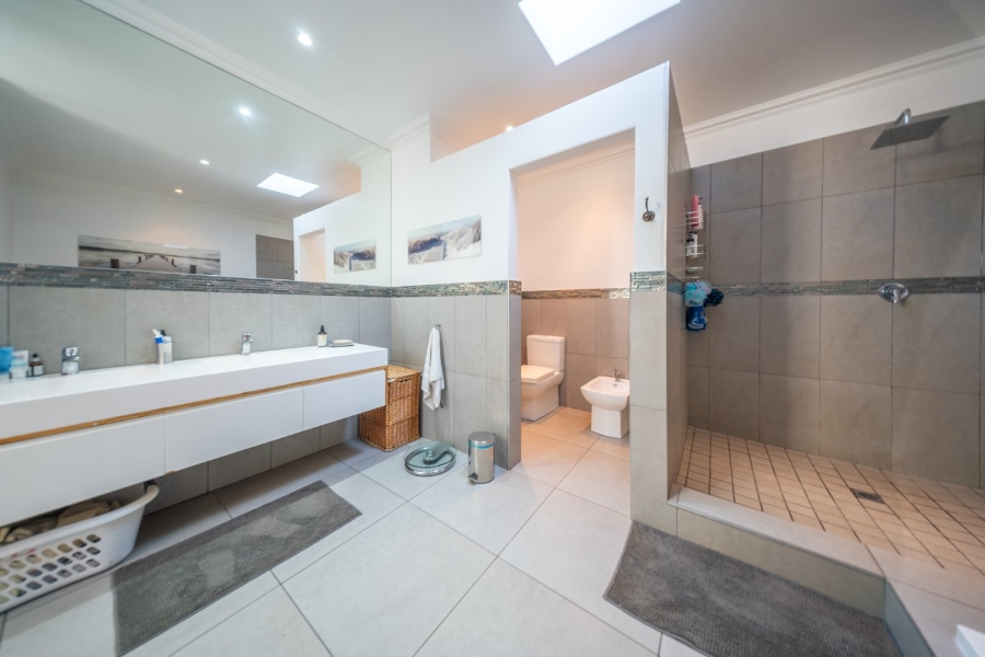 4 Bedroom Property for Sale in Lakeside Village Gauteng