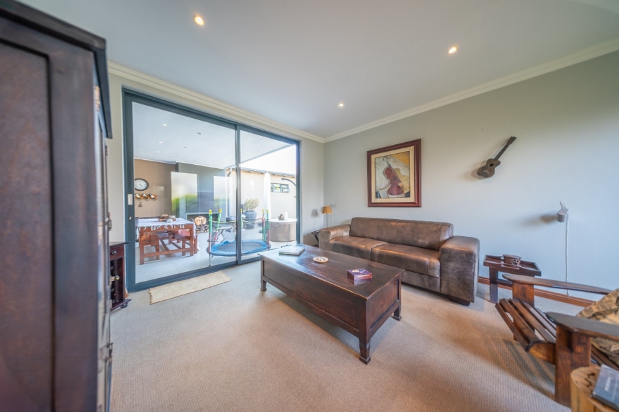4 Bedroom Property for Sale in Lakeside Village Gauteng