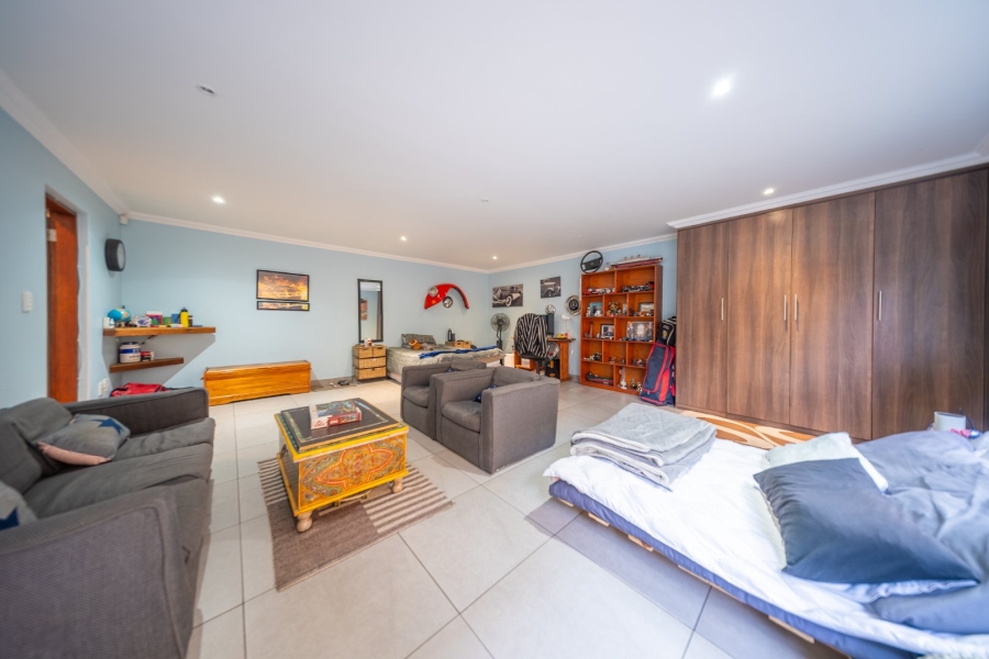 4 Bedroom Property for Sale in Lakeside Village Gauteng