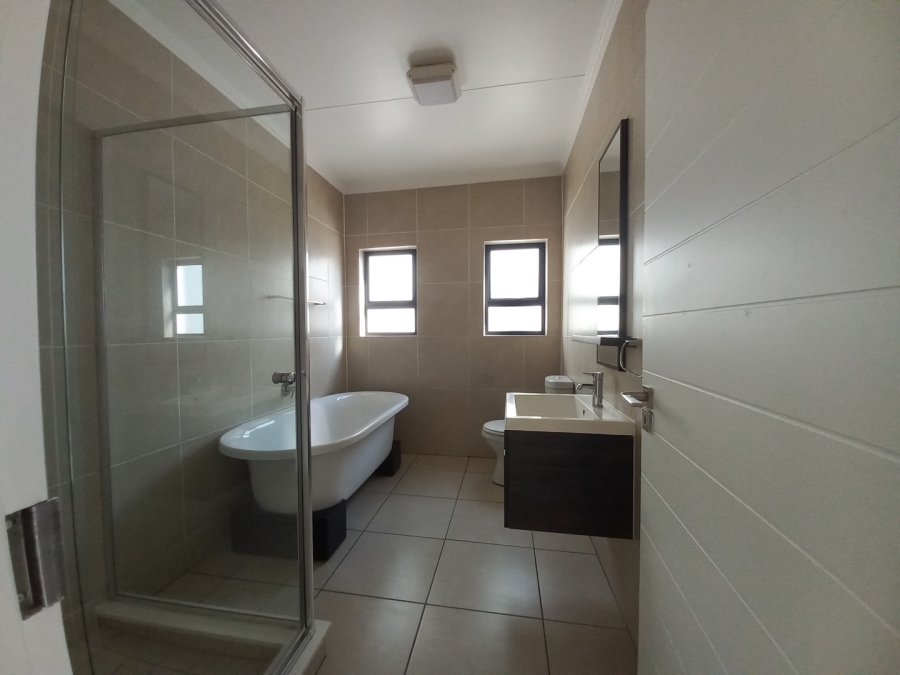 2 Bedroom Property for Sale in Greenstone Hill Gauteng