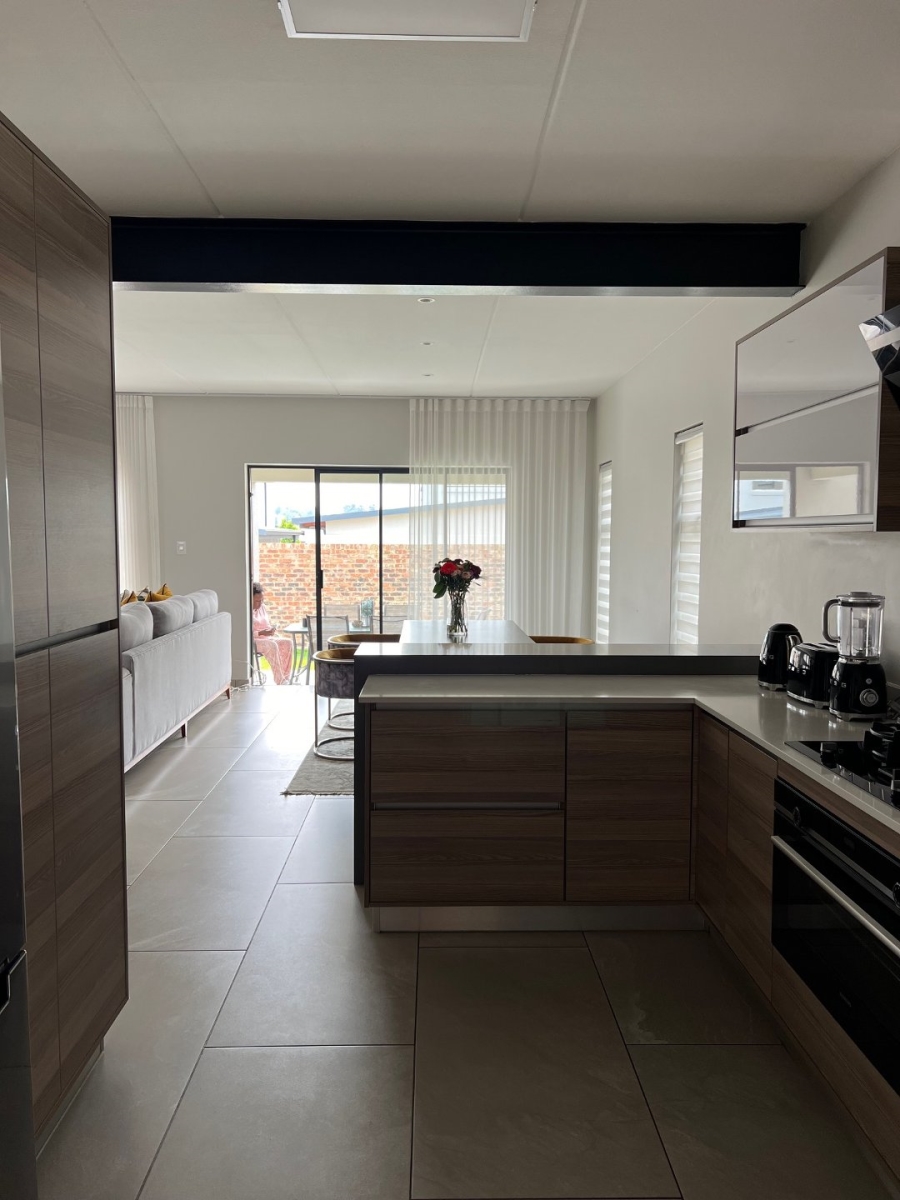 To Let 3 Bedroom Property for Rent in Crowthorne AH Gauteng