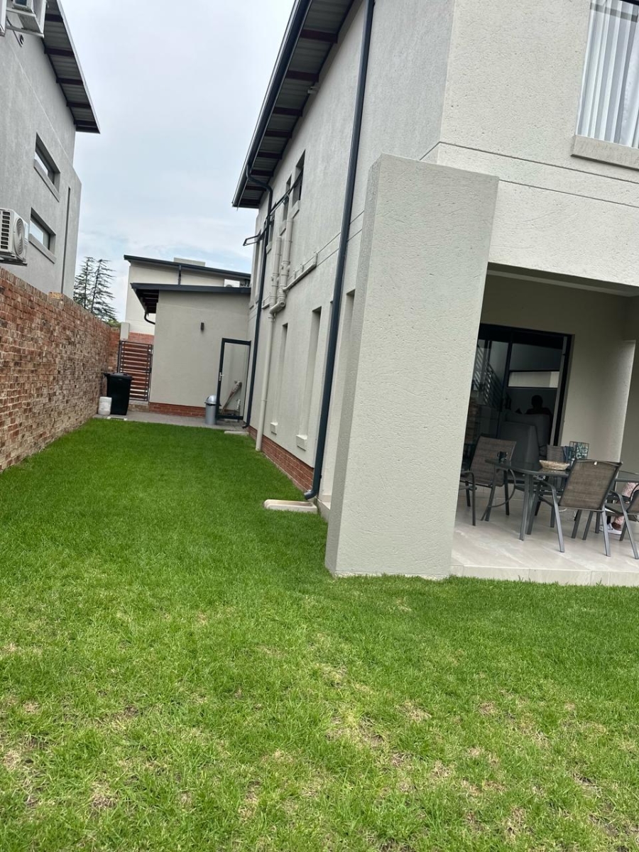 To Let 3 Bedroom Property for Rent in Crowthorne AH Gauteng