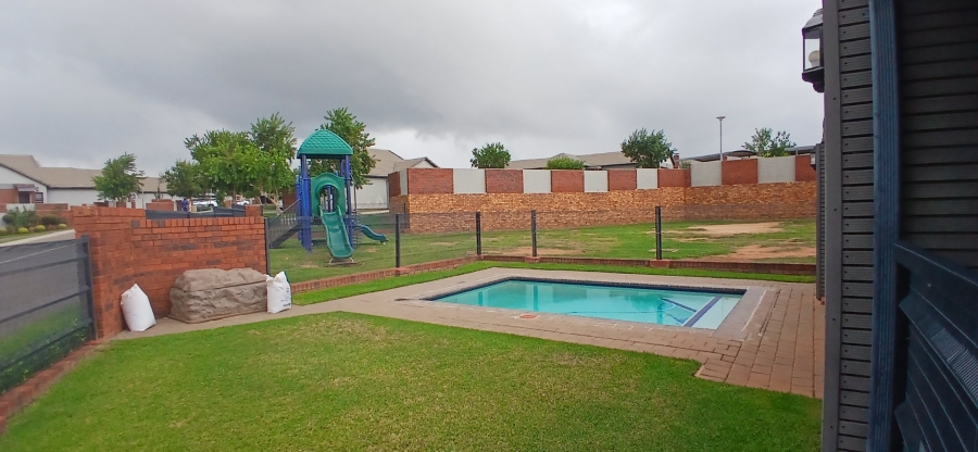 To Let 3 Bedroom Property for Rent in Amberfield Gauteng