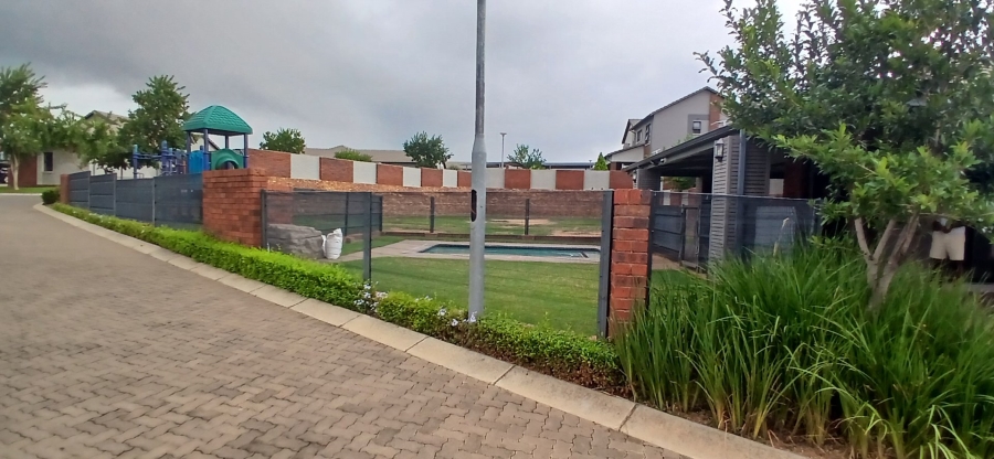 To Let 3 Bedroom Property for Rent in Amberfield Gauteng