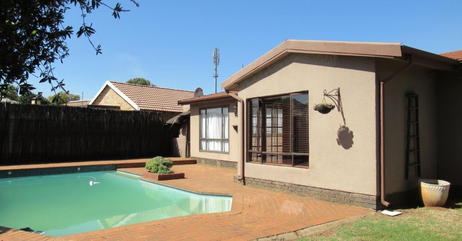 3 Bedroom Property for Sale in Klippoortje Gauteng