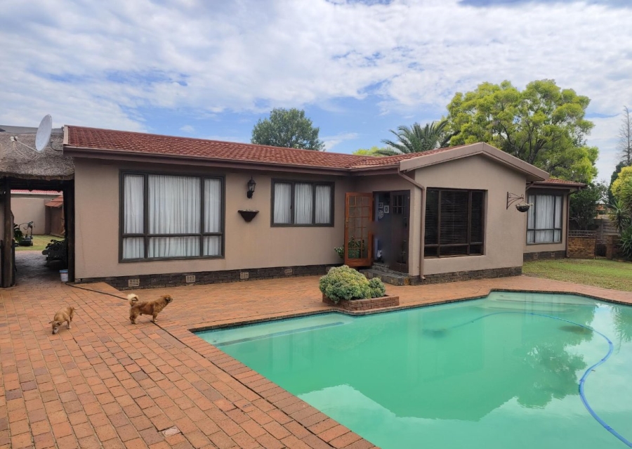 3 Bedroom Property for Sale in Klippoortje Gauteng