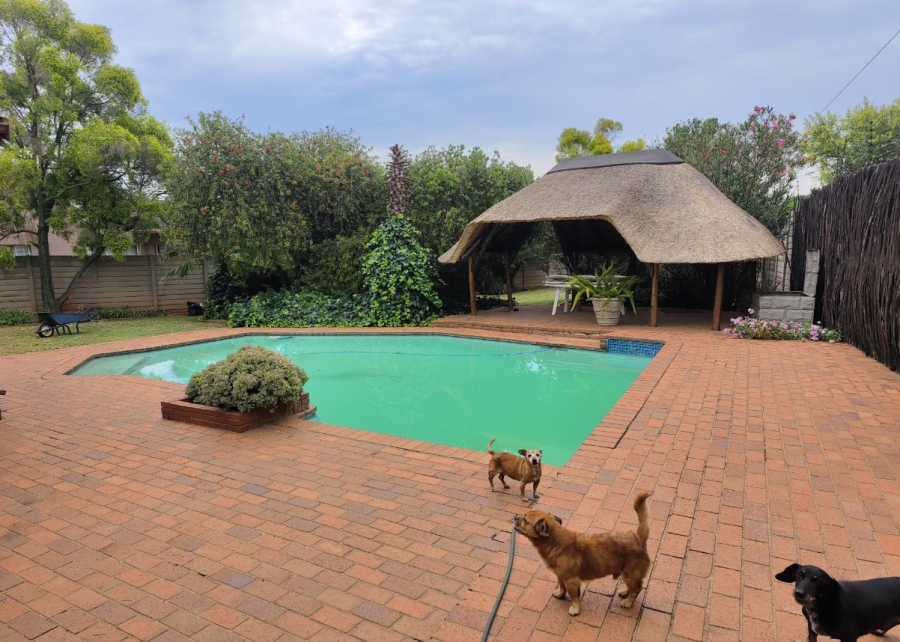 3 Bedroom Property for Sale in Klippoortje Gauteng