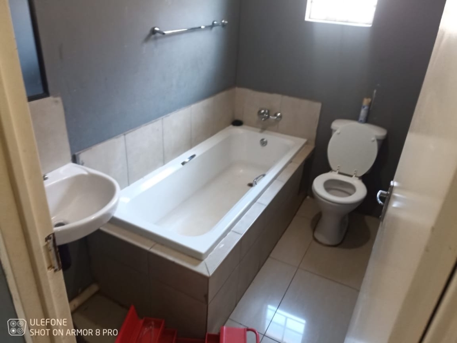 3 Bedroom Property for Sale in Windmill Park Gauteng