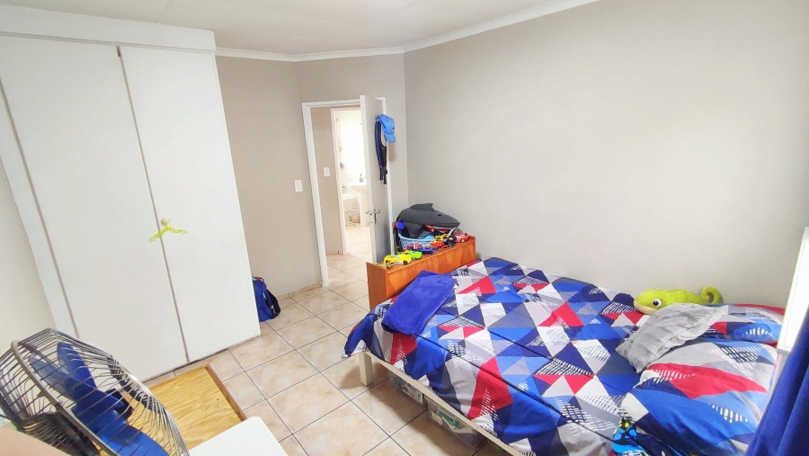 2 Bedroom Property for Sale in Rooihuiskraal North Gauteng