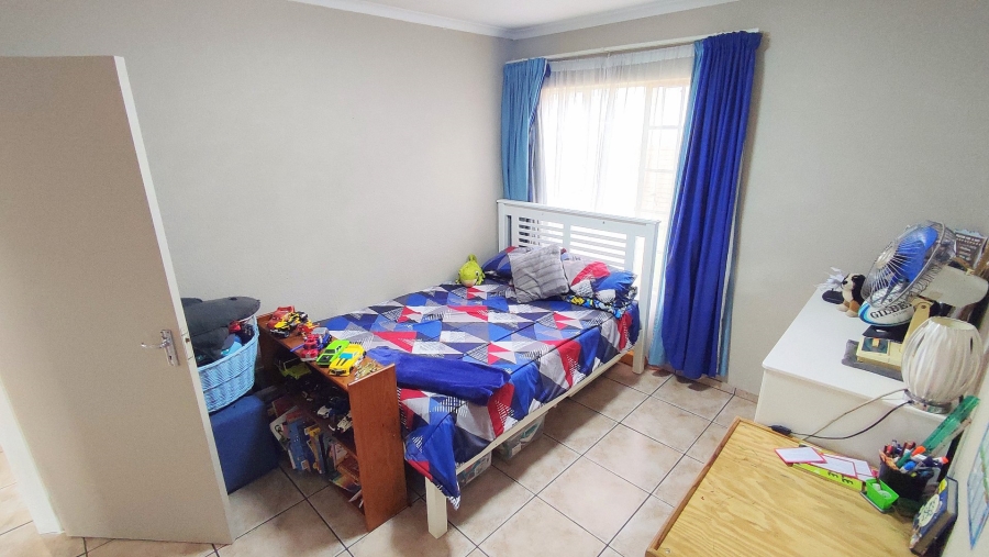 2 Bedroom Property for Sale in Rooihuiskraal North Gauteng