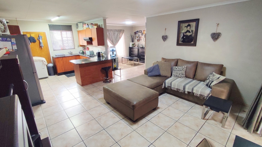 2 Bedroom Property for Sale in Rooihuiskraal North Gauteng