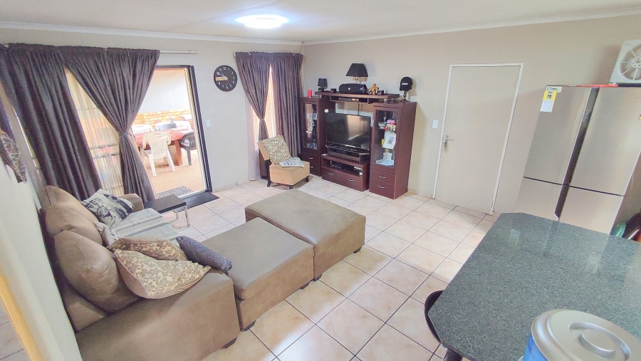 2 Bedroom Property for Sale in Rooihuiskraal North Gauteng