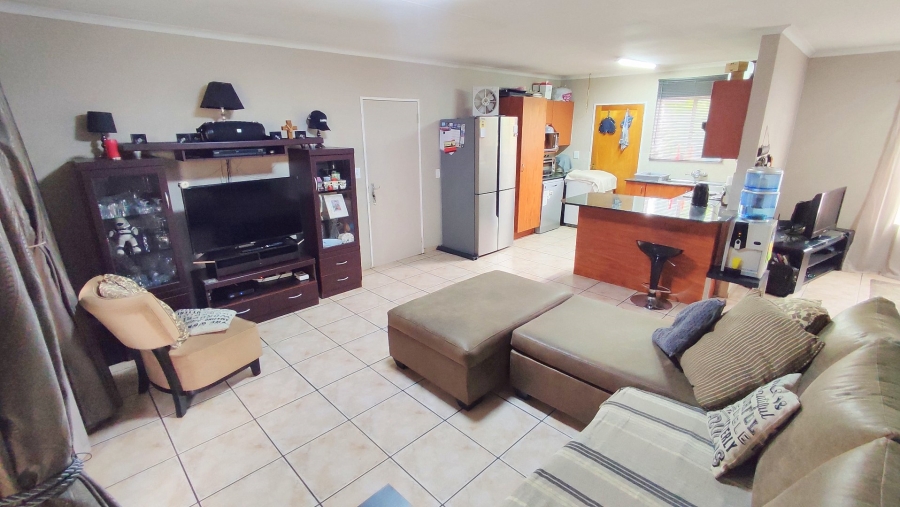 2 Bedroom Property for Sale in Rooihuiskraal North Gauteng