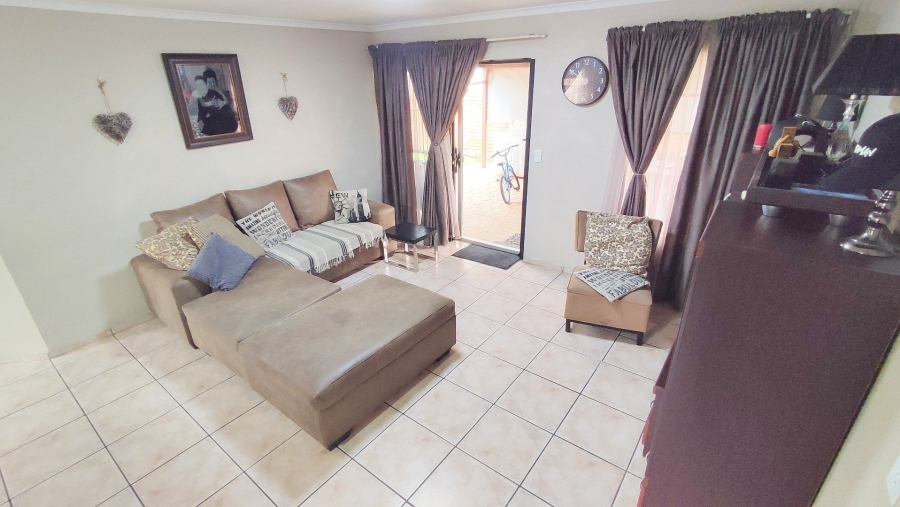 2 Bedroom Property for Sale in Rooihuiskraal North Gauteng