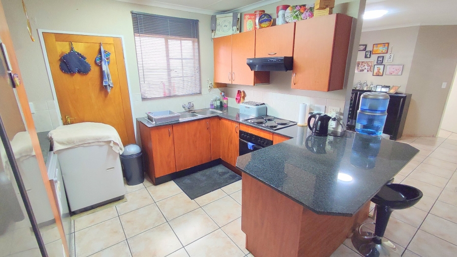 2 Bedroom Property for Sale in Rooihuiskraal North Gauteng