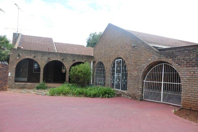 4 Bedroom Property for Sale in Vanderbijlpark SE 2 Gauteng