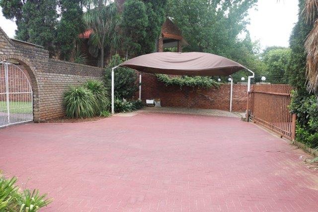 4 Bedroom Property for Sale in Vanderbijlpark SE 2 Gauteng