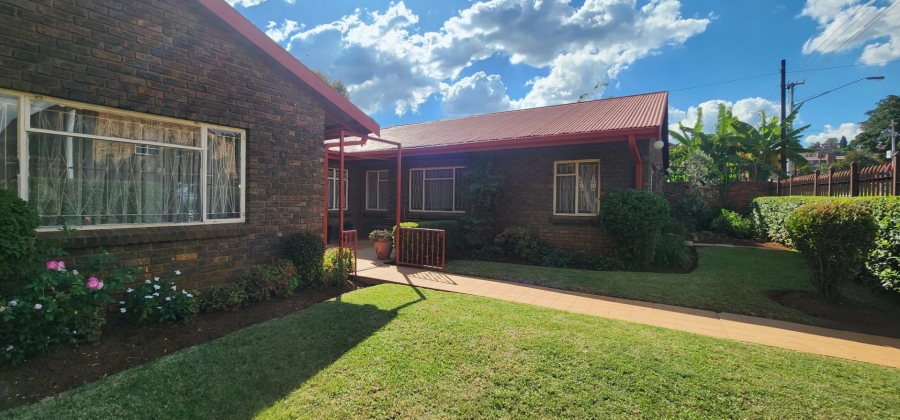 6 Bedroom Property for Sale in Laudium Gauteng