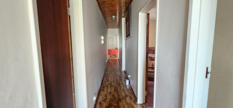 6 Bedroom Property for Sale in Laudium Gauteng