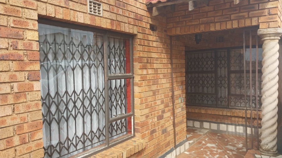 3 Bedroom Property for Sale in Naledi Gauteng