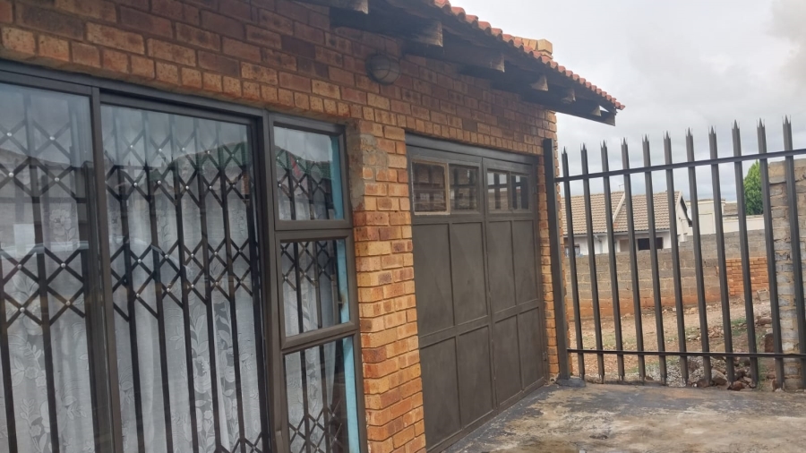 3 Bedroom Property for Sale in Naledi Gauteng