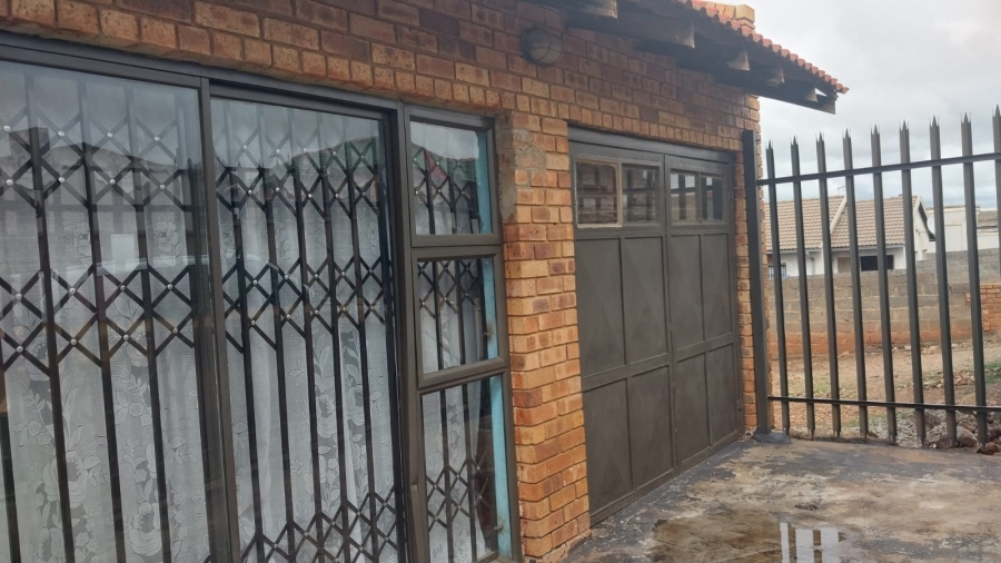 3 Bedroom Property for Sale in Naledi Gauteng