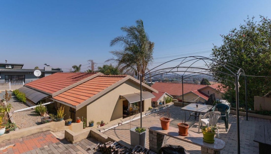 4 Bedroom Property for Sale in Sunnyrock Gauteng