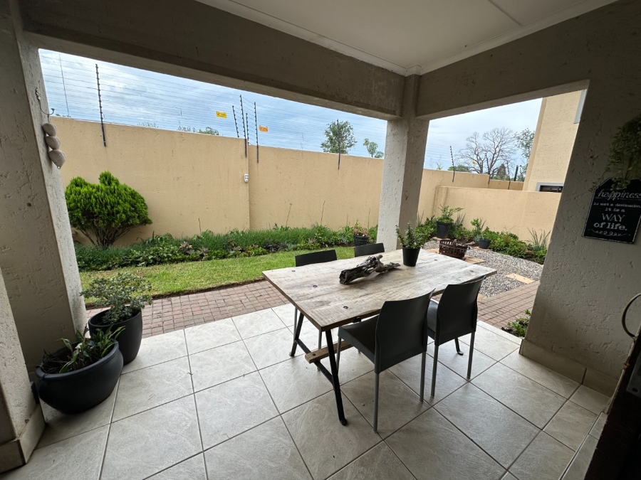 To Let 3 Bedroom Property for Rent in Broadacres Gauteng