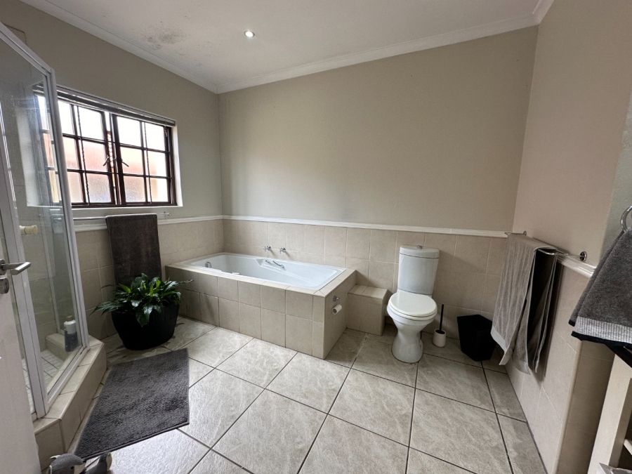 To Let 3 Bedroom Property for Rent in Broadacres Gauteng