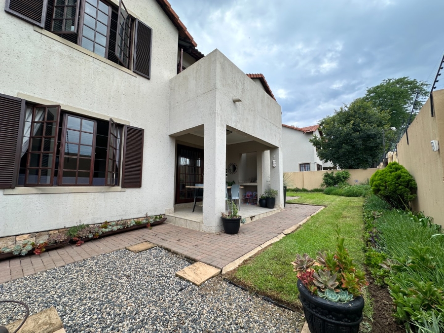 To Let 3 Bedroom Property for Rent in Broadacres Gauteng