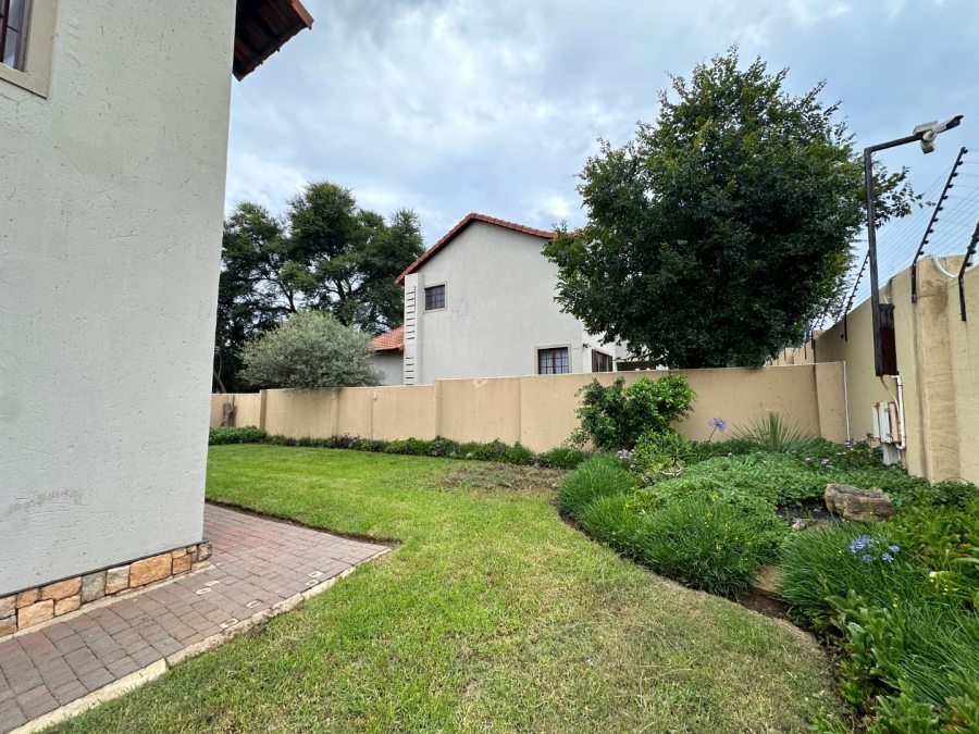 To Let 3 Bedroom Property for Rent in Broadacres Gauteng