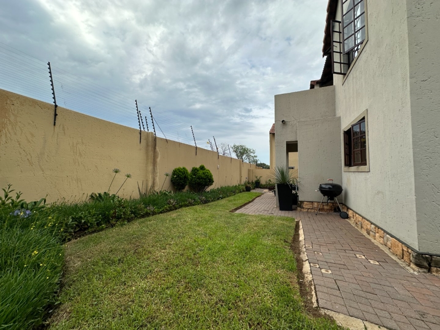 To Let 3 Bedroom Property for Rent in Broadacres Gauteng