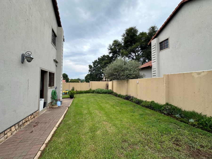 To Let 3 Bedroom Property for Rent in Broadacres Gauteng