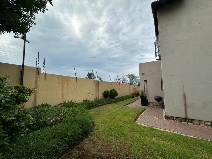 To Let 3 Bedroom Property for Rent in Broadacres Gauteng