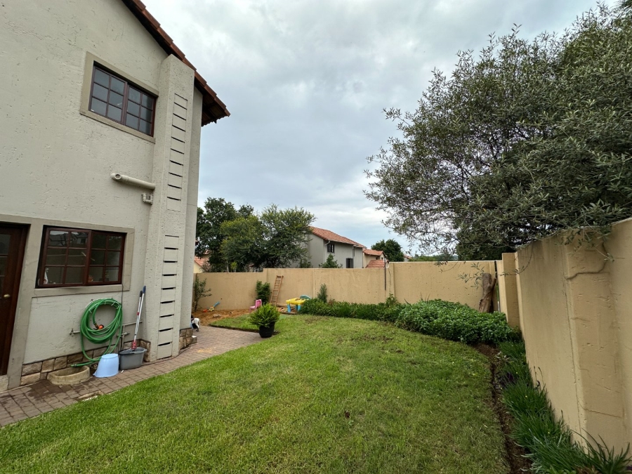 To Let 3 Bedroom Property for Rent in Broadacres Gauteng