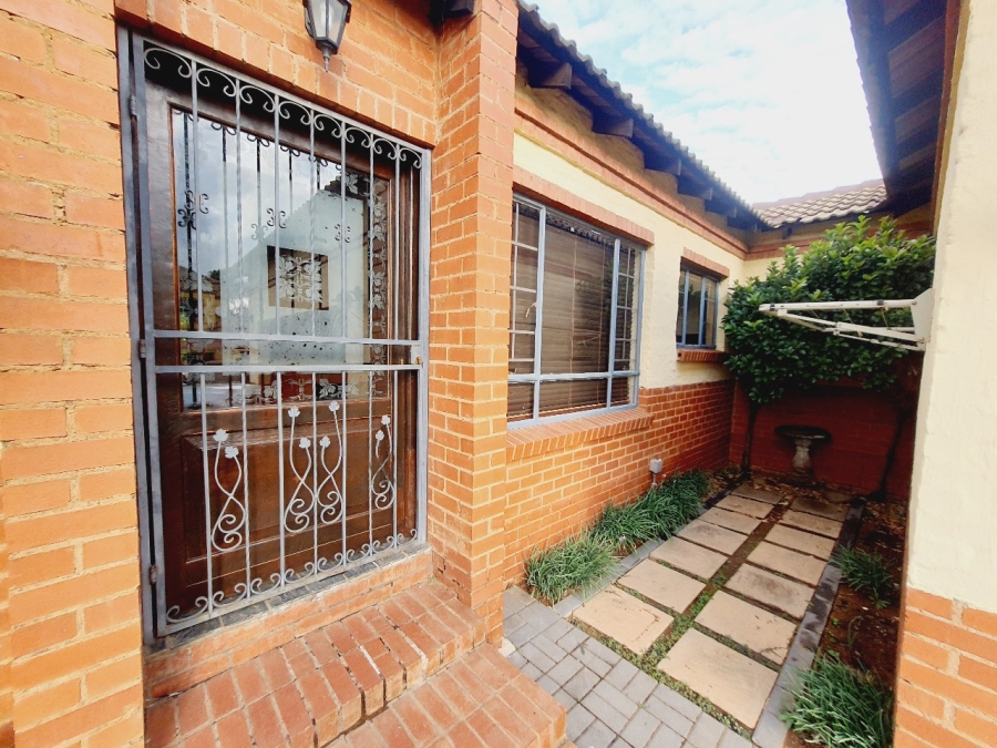 3 Bedroom Property for Sale in Faerie Glen Gauteng